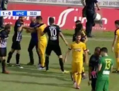 Σύρραξη των παικτών και κόκκινες κάρτες στο ΟΦΗ-Άρης!